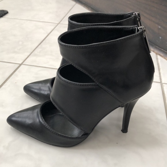 Pointy Toe Leather Heels - Picture 3 of 10